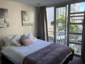 2 Bedroom Apt a few steps to Queen St